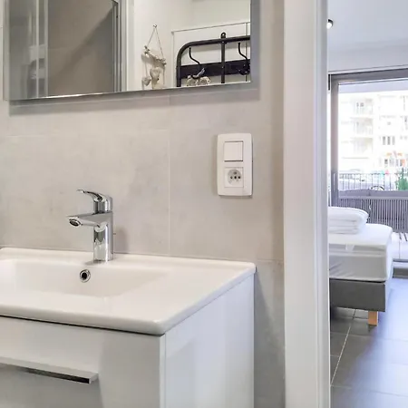 Awesome In With Kitchen * Ostend