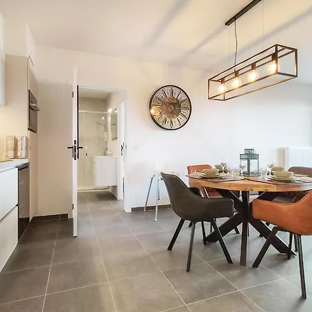 Schöne 1-zimmer-wohnung In Apartment *